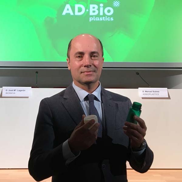 José Manuel Suárez presenta bioplásticos compostables a base de maíz o remolacha - ADBioplastics
