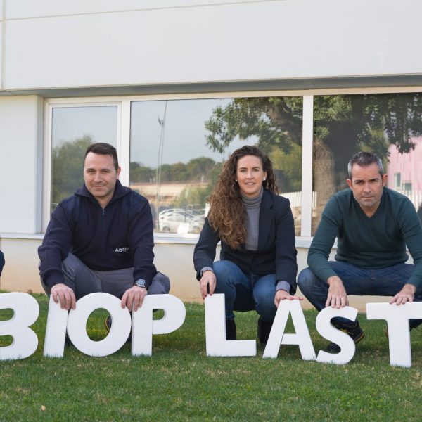 Equipo de ADBioplastics, fabricantes de aditivo ADBIO PLA+ y bioplástico PLA PREMIUM